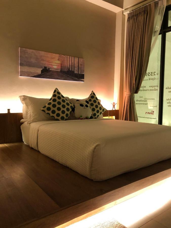 Yellow Door Hua Hin Exterior photo